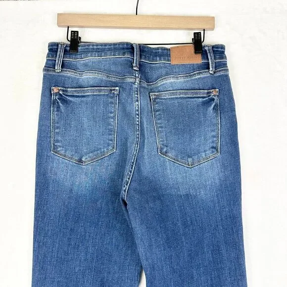 Judy Blue High Waist Wide Hem Flare Jeans Size 13/31 Medium Wash Stretch - Picture 6 of 8